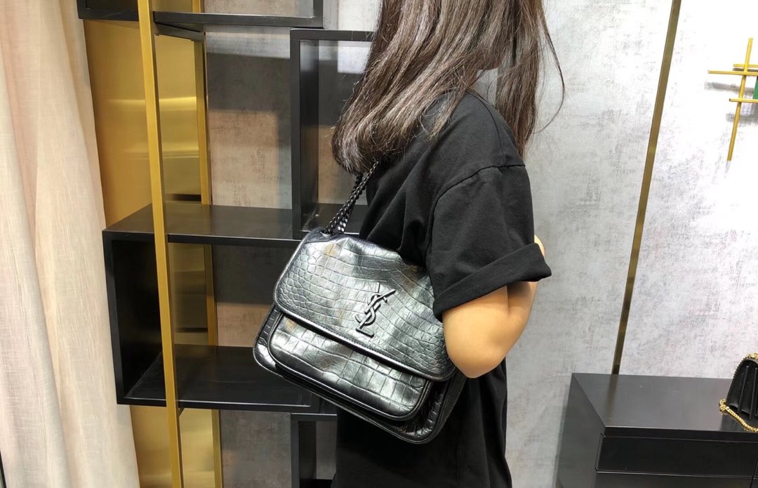 입생로랑 YSL 22CM 니키 베이비 램스킨 숄더백 니키가방548943