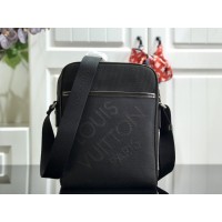 루이비통 Louis Vuitton 메신저백 M93223