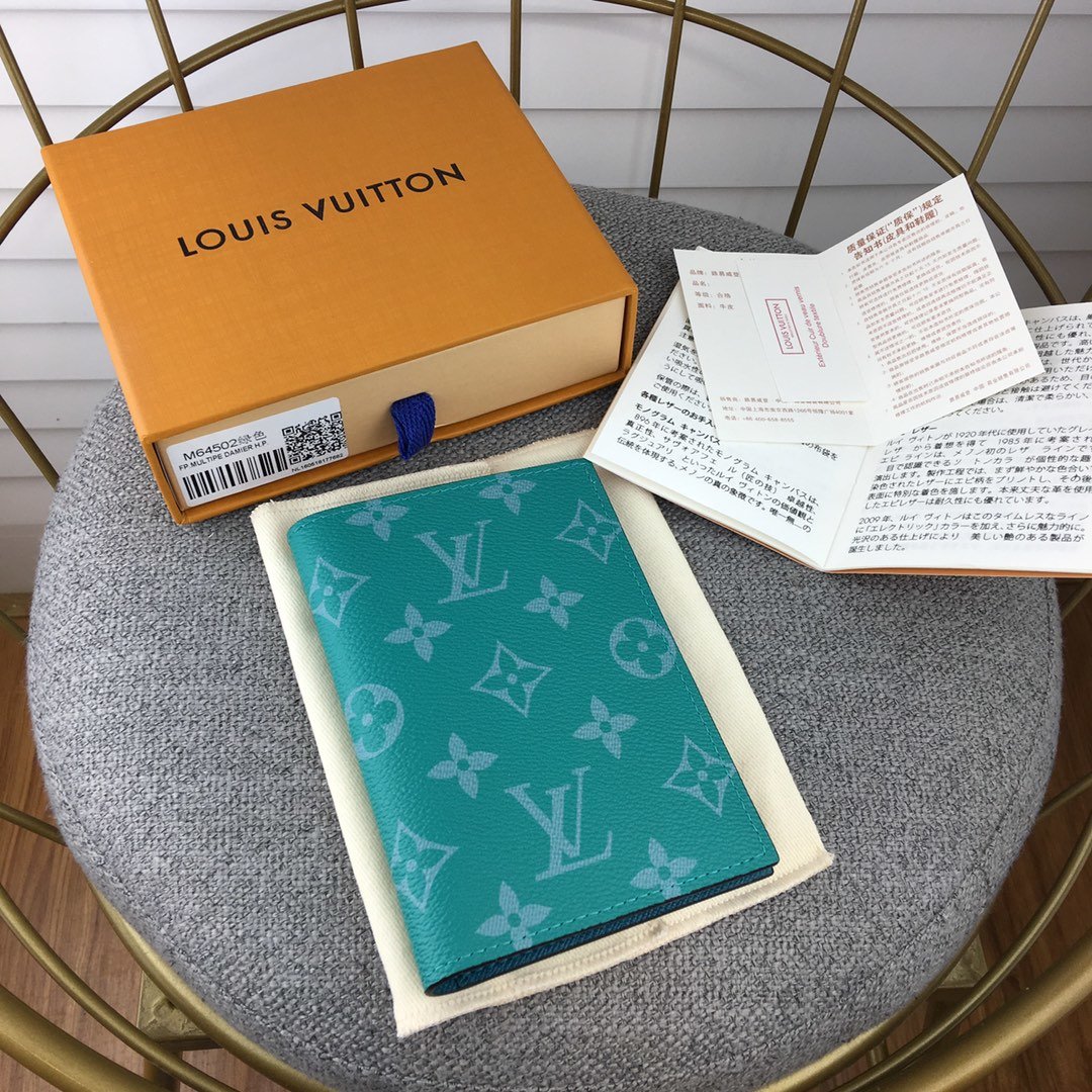 루이비통 Louis Vuitton  여권지갑 M64502