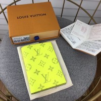 루이비통 Louis Vuitton  여권지갑 M64502