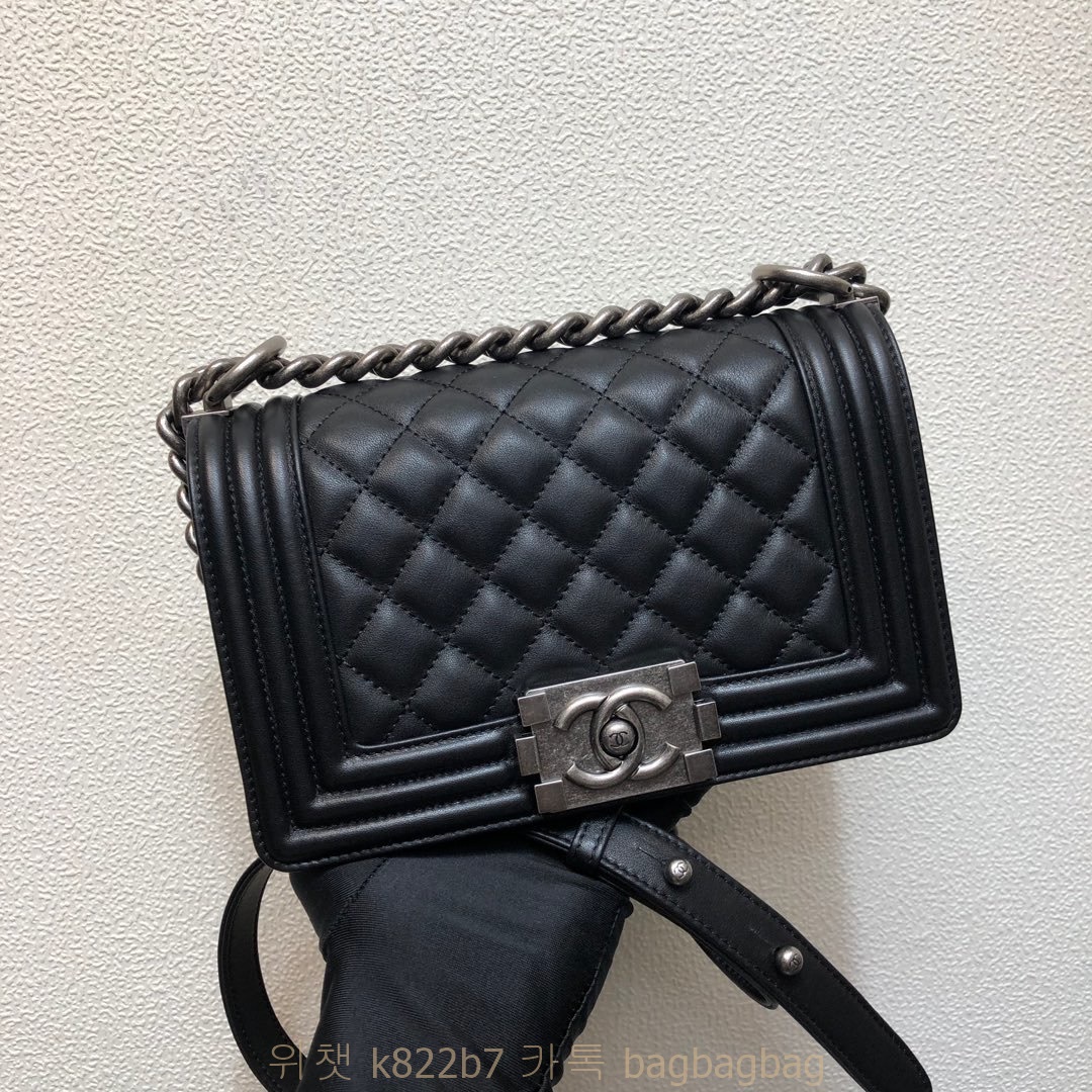 샤넬 CHANEL 캐비어 보이백 Leboy 20CM