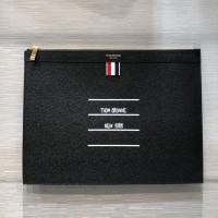 톰브라운 THOM BROWNE 클러치백 미디움
