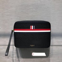 톰브라운 THOM BROWNE 파우치