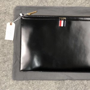 톰브라운 THOM BROWNE 클러치백 미디움