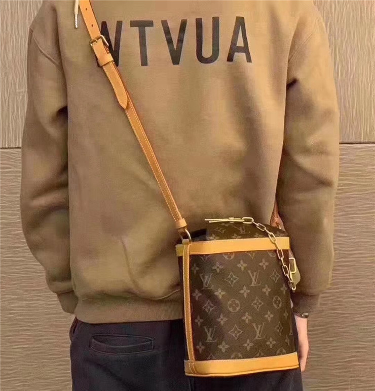 루이비통 Louis Vuitton 크로스백 M61111