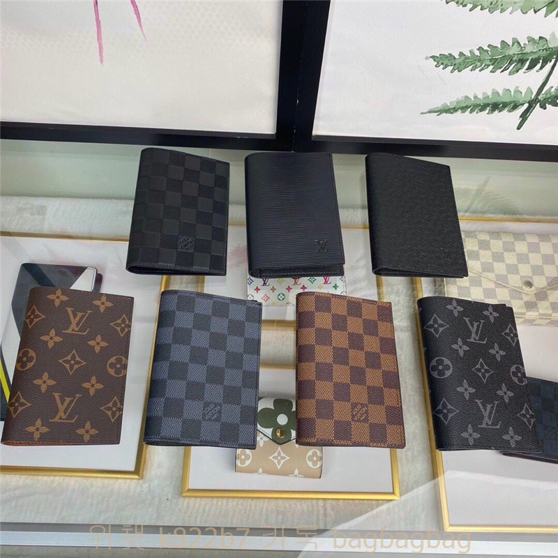 루이비통 Louis Vuitton 여권지갑 M64501