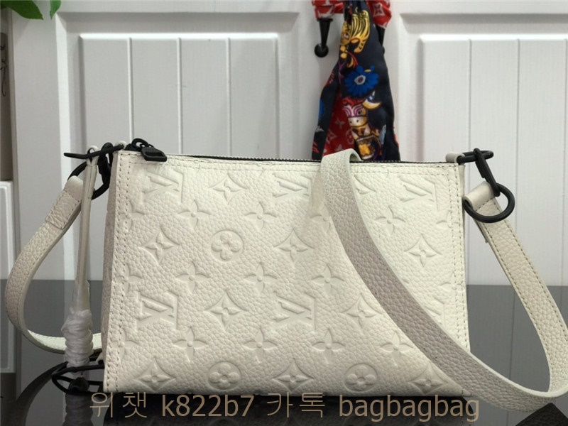 루이비통 Louis Vuitton 트라이앵글 메신저백 M55878  M54330