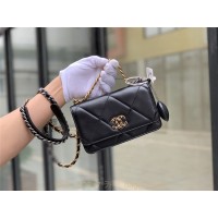 샤넬 CHANEL 19플랩 WOC크로스백