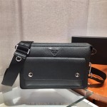 프라다 PRADA  삼각로고 카프레더 메신저백  2VH091