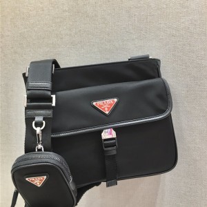프라다 PRADA 남성 남자 2VH110 삼각로고 나일론 메신저백