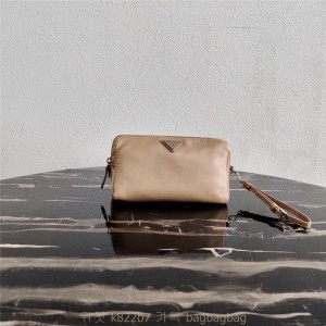 프라다 PRADA 페드로 트라이앵글 로고 파우치 1NE693