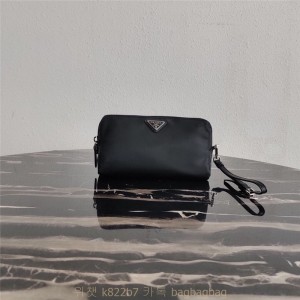 프라다 PRADA 페드로 트라이앵글 로고 파우치 1NE693