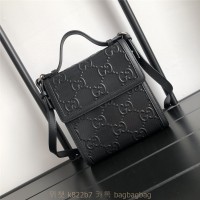 구찌 GUCCI 구찌 남성 엠보스드 GG 메신저 백 625782