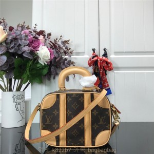 루이비통 Louis Vuitton  모노그램 미니 러기지백 크로스백 M44582