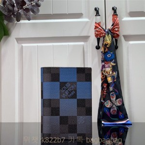 루이비통 Louis Vuitton 여권지갑  M64411