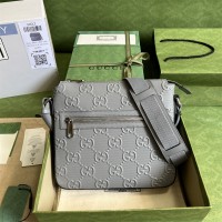 구찌 GG 엠보스 메신저백 406410