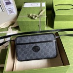 구찌 GUCCI 남성 남자 658572 인터로킹 G 미니 백