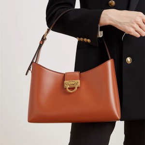 [살바토레 페라가모]트리폴리오 스몰 숄더백 21-0926