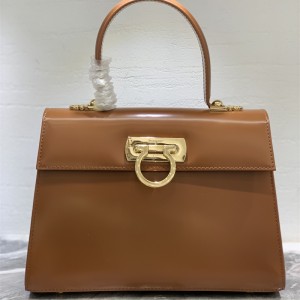 페레가모 켈리백 탑핸들 라지