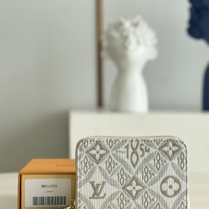 루이비통 여성 지갑 지피 코인퍼스 동전지갑 M81095