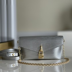 루이비통 Louis Vuitton  에피 패드락 온 스트랩 M80682