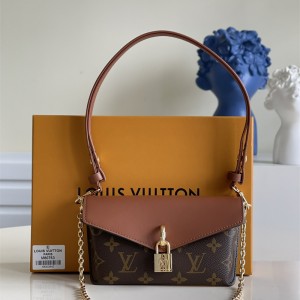 루이비통 Louis Vuitton  패드락 온 스트랩  M80763