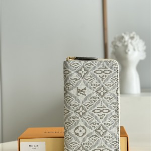 루이비통 여성 지갑 지피 월릿 지퍼 장지갑  M81172