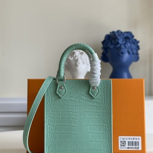 루이비통 Louis Vuitton 쁘띠 삭 플라 M90564