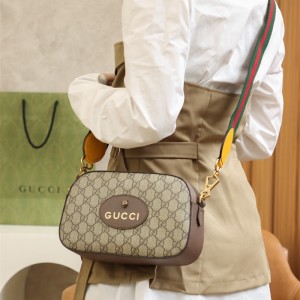 구찌 GUCCI 네오 빈티지 GG 수프림 메신저백 476466