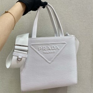 프라다 여성 삼각 로고 드릴 토트 숄더백 1BG382