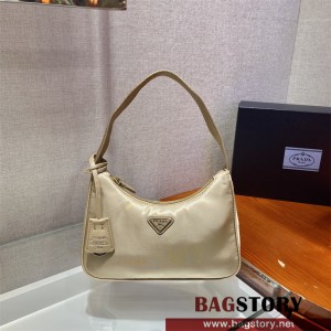 프라다 리에디션 나일론 호보백 블랙 1NE515