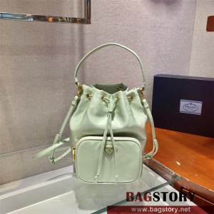 프라다 다이노 가죽 버킷백 1BE018