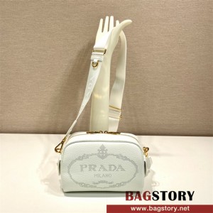 프라다 비텔로 다이노 숄더백 1BH187