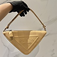 프라다 트라이앵글 레더 파우치백1NQ043