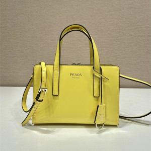 프라다 리에디션 1995 브러시드가죽 미니백 1BA357