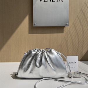 보테가베네타 숄더백 만두백