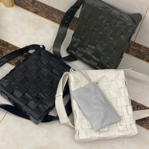 보테가베네타 BV 카세트 메신저백 51480