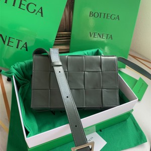 보테가베네타 밀라노제이 카세트백 667298