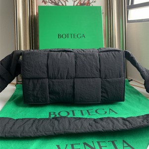 보테가베네타 패딩 테크 카세트 백 628951