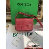 보테가베네타 인트레치아토 미니 카세트백 666688