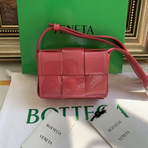 보테가베네타 인트레치아토 미니 카세트백 666688