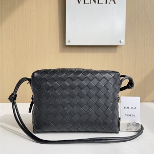 보테가베네타 루프 스몰 크로스백 666689