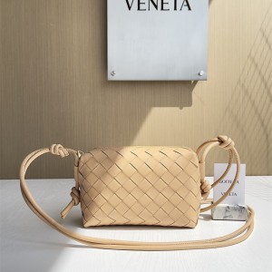 보테가베네타 루프 미니 크로스백 666683