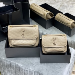 입생로랑 YSL 533037  22CM 니키 베이비 램스킨 숄더백 니키가방