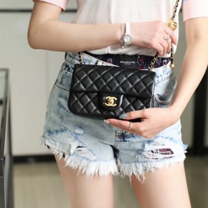 샤넬 CHANEL 골드볼 램스킨 클래식백 20CM