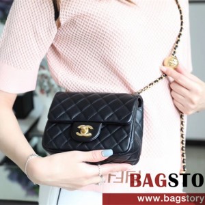 샤넬 CHANEL 골드볼 램스킨 클래식백 18CM