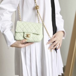 샤넬 CHANEL 골드볼 램스킨 클래식백 18CM