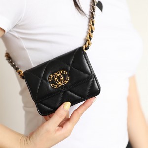 샤넬 CHANEL 19체인지갑 크로스백