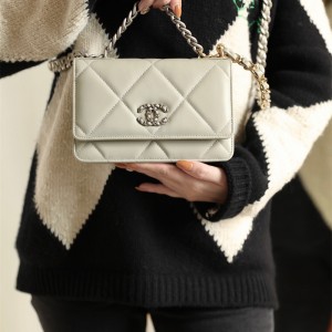 샤넬 CHANEL 19플랩 WOC크로스백