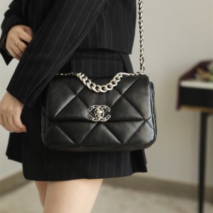 샤넬 CHANEL 19플랩백 26cm 스몰 숄더백 AS1162 B02875